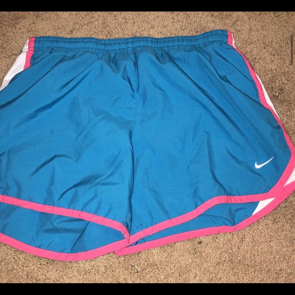 NIKE SHORTS